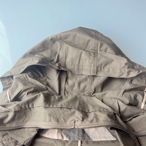 Burberry Children Stylish  Hooded Jacket Sz 4 - Picture 12 of 12